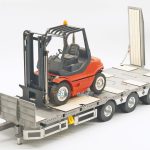 Remorque porte-engin à 3 essieux centraux accessoirisée