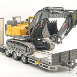 Remorque porte-engin à 3 essieux centraux accessoirisée