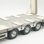 Remorque porte-engin à 3 essieux centraux accessoirisée