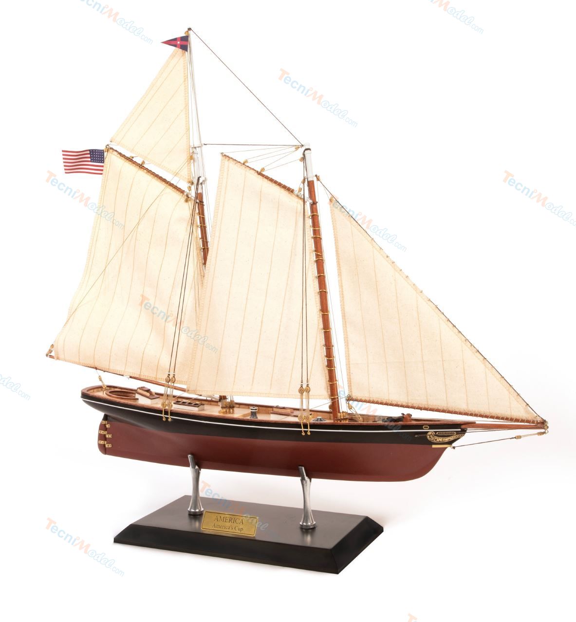 L&rsquo;histoire de la goélette America et sa maquette en bois – Tecnimodel
