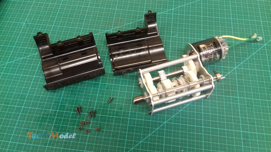 Montage de la boîte de vitesse Tamiya